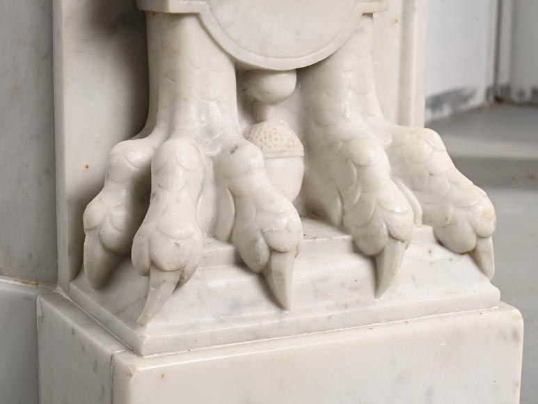 Cheminée de style Napoléon III aux chimères en marbre de Carrare-10