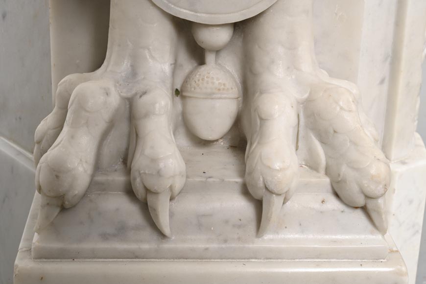 Cheminée de style Napoléon III aux chimères en marbre de Carrare-11