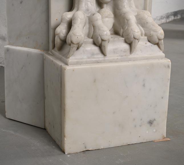 Cheminée de style Napoléon III aux chimères en marbre de Carrare-12