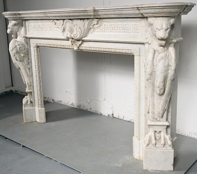 Cheminée de style Napoléon III aux chimères en marbre de Carrare-13
