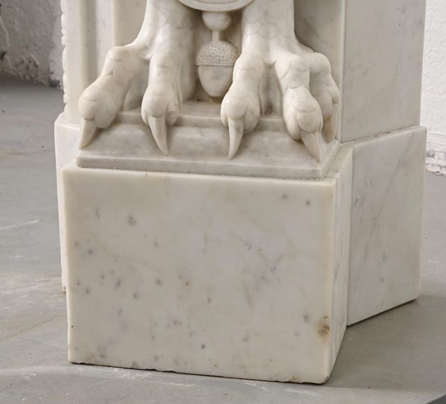 Cheminée de style Napoléon III aux chimères en marbre de Carrare-16