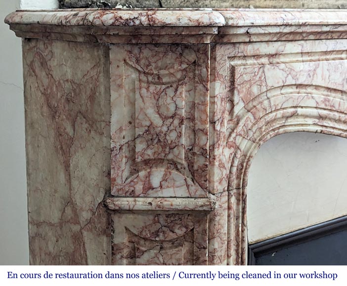 Cheminée de style Louis XV modèle Pompadour en marbre cristallin rose et blanc-3