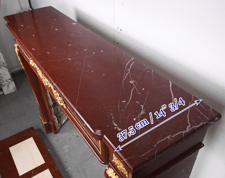 Cheminée de style Louis XVI en marbre Rouge Antique, à bronzes, décorée d'une guirlande Cheminée de style Louis XVI en marbre Rouge Antique, à bronzes, décorée d'une guirlande-13