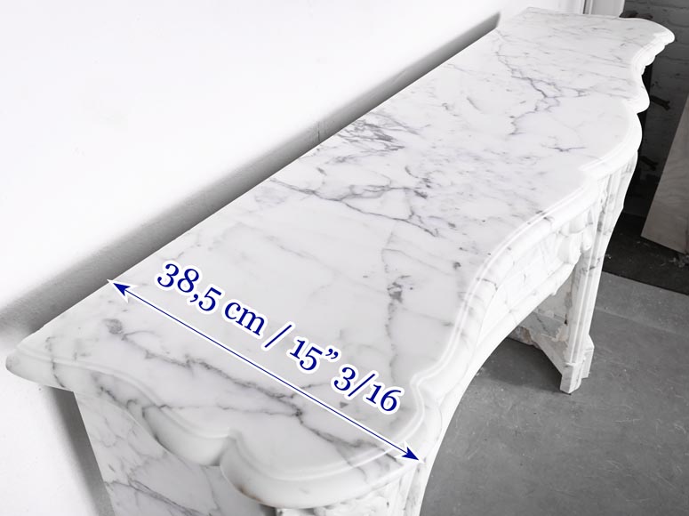 Cheminée de style Louis XV en marbre Arabescato, décorée d'une palmette asymétrique Cheminée de style Louis XV en marbre Arabescato, décorée d'une palmette asymétrique-12