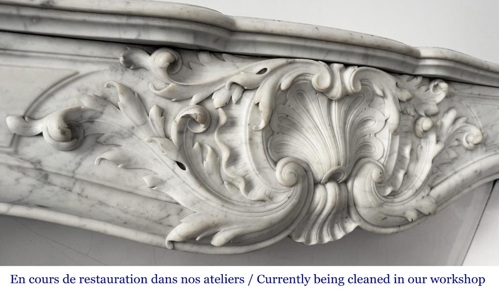 Cheminée de style Louis XV ornée d'une large coquille Cheminée de style Louis XV ornée d'une large coquille-2