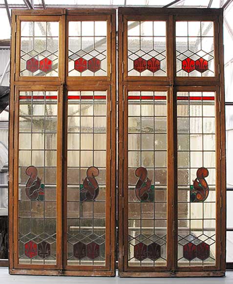 Stained_glass_with_squirels.jpg