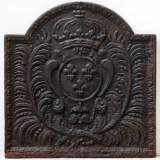 Plaque de cheminée décorée des armes royales françaises