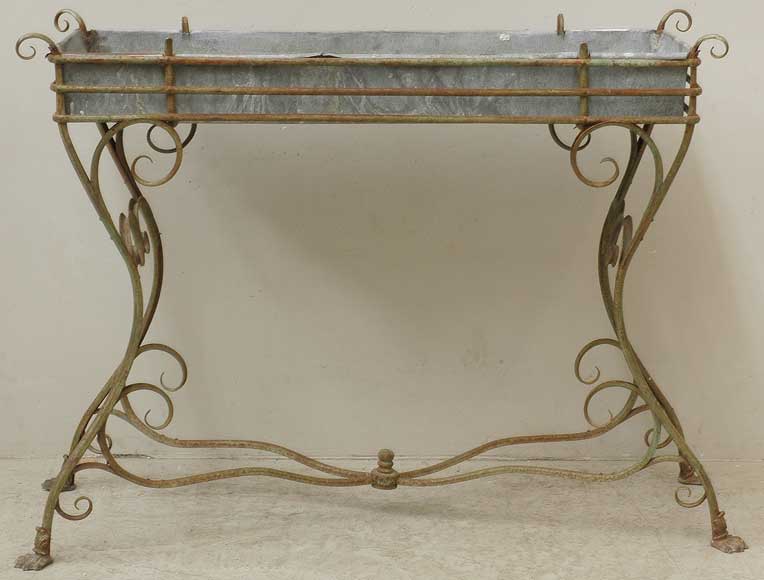 Wrought_iron_Arras_plant_stand.jpg
