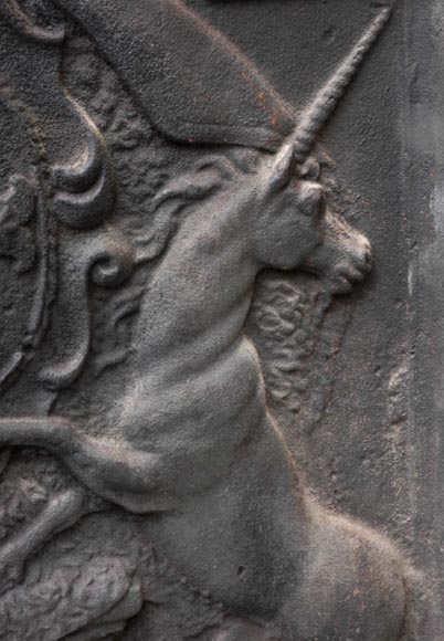 Plaque aux licornes aux armes de Louis Le Peletier de Rosanbo, milieu XVIIIè siècle-3