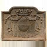 Plaque de cheminée à couronne