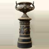 Paire de vases de jardin sur socles par Ducel