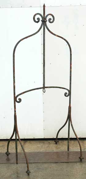 19th_century_iron_water_well_head.jpg