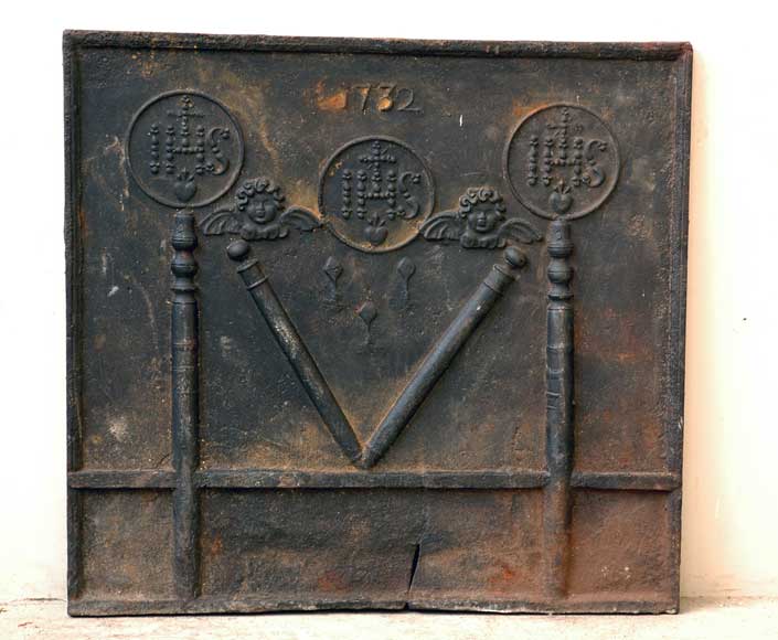 Large_cast_iron_antique_fireback_dated_1732_.jpg