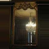 Miroir doré ancien avec putti et masque de femme