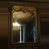 Miroir doré ancien avec putti et masque féminin