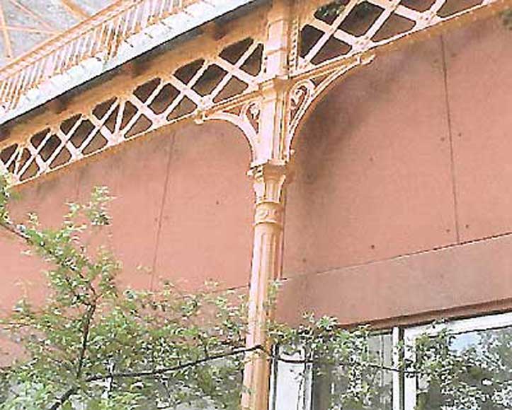 Passerelle ou passage couvert , environ 40 mètres. Passerelle ou passage couvert , environ 40 mètres.-8