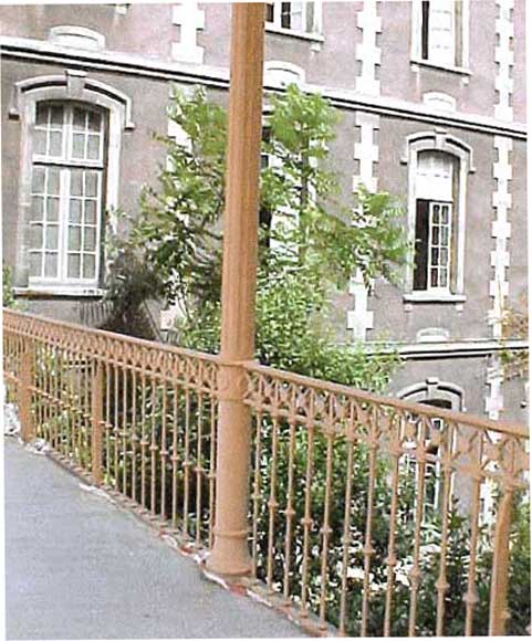 Passerelle ou passage couvert , environ 40 mètres. Passerelle ou passage couvert , environ 40 mètres.-9