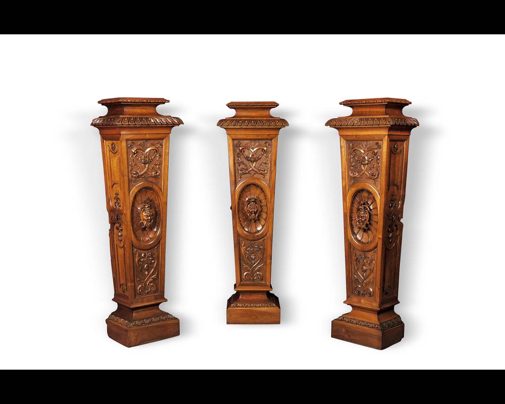 Trois sellettes provenant d'un exceptionnel ensemble mobilier réalisé par Moïse Michelangelo Guggenheim pour le Palazzo Papadopoli de Venise, Italie Trois sellettes provenant d'un exceptionnel ensemble mobilier réalisé par Moïse Michelangelo Guggenheim pour le Palazzo Papadopoli de Venise, Italie-0