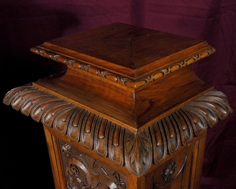 Trois sellettes provenant d'un exceptionnel ensemble mobilier réalisé par Moïse Michelangelo Guggenheim pour le Palazzo Papadopoli de Venise, Italie Trois sellettes provenant d'un exceptionnel ensemble mobilier réalisé par Moïse Michelangelo Guggenheim pour le Palazzo Papadopoli de Venise, Italie-1