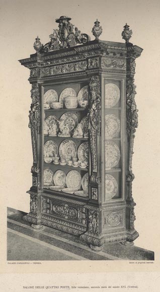 Une Vitrine d'apparat monumentale provenant d'un exceptionnel ensemble mobilier réalisé par Moïse Michelangelo Guggenheim pour le Palazzo Papadopoli de Venise, Italie  Une Vitrine d'apparat monumentale provenant d'un exceptionnel ensemble mobilier réalisé par Moïse Michelangelo Guggenheim pour le Palazzo Papadopoli de Venise, Italie -11