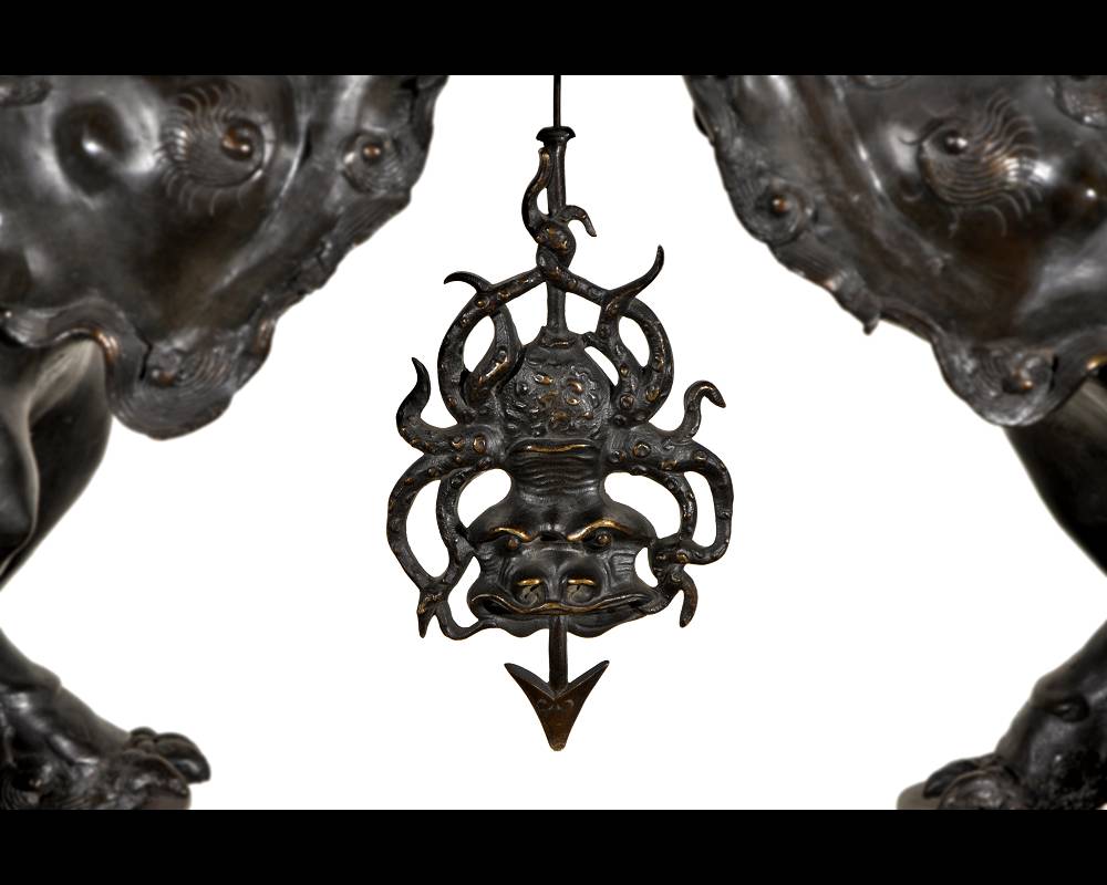 Exceptionnelle horloge aux grands chiens de Fô Exceptionnelle horloge aux grands chiens de Fô-2