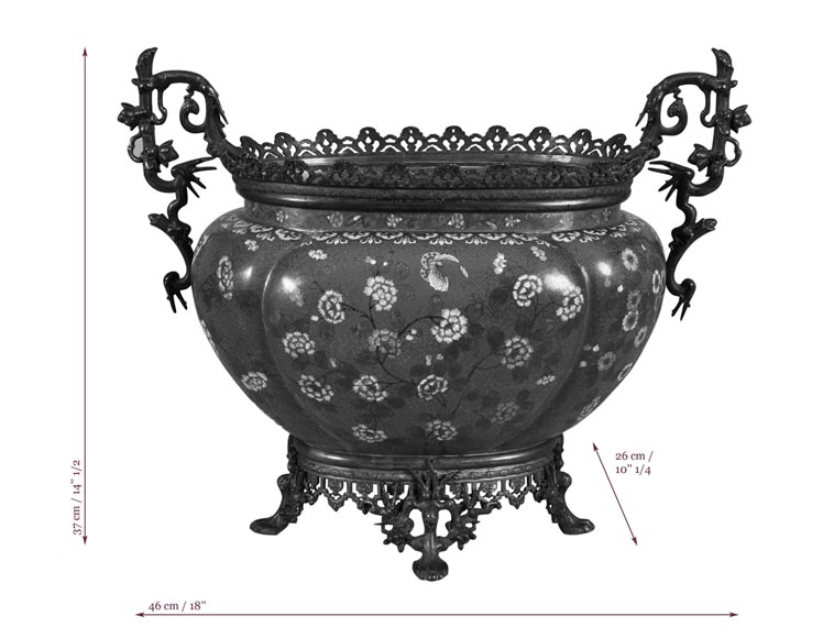 Cache pot en cloisonné à fond rouge et monture de bronze doré Cache pot en cloisonné à fond rouge et monture de bronze doré-6