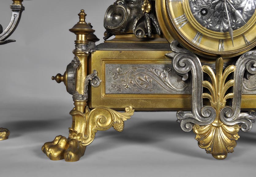 Garniture de cheminée en bronze à deux patines de style Napoléon III aux masques de Comédie Antique Garniture de cheminée en bronze à deux patines de style Napoléon III aux masques de Comédie Antique-3