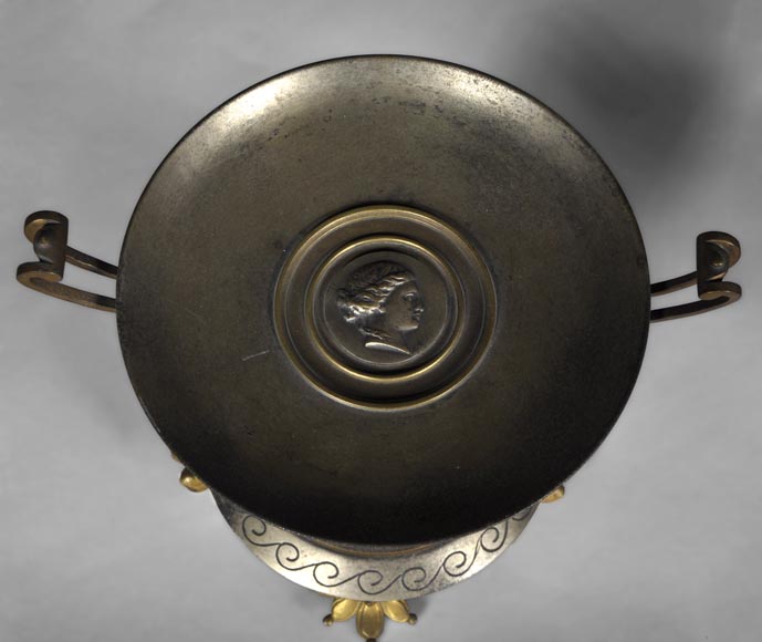 Garniture de cheminée en bronze à deux patines de style Napoléon III aux masques de Comédie Antique Garniture de cheminée en bronze à deux patines de style Napoléon III aux masques de Comédie Antique-8