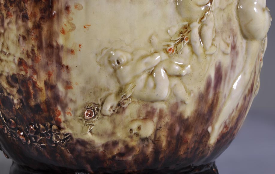 Théodore DECK (1823-1891) et Joseph Gustave CHERET (1838-1894) - Important vase à décor en relief de naïades et de chérubins Théodore DECK (1823-1891) et Joseph Gustave CHERET (1838-1894) - Important vase à décor en relief de naïades et de chérubins-3