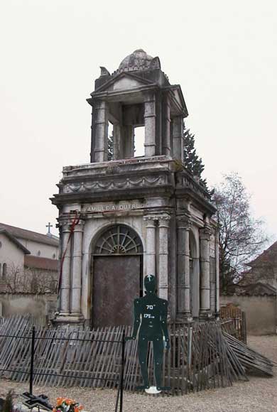 Unique mausolée de pierre Unique mausolée de pierre-0