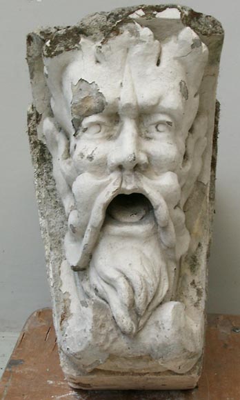 Clef de voûte à mascaron d'homme Clef de voûte à mascaron d'homme-0