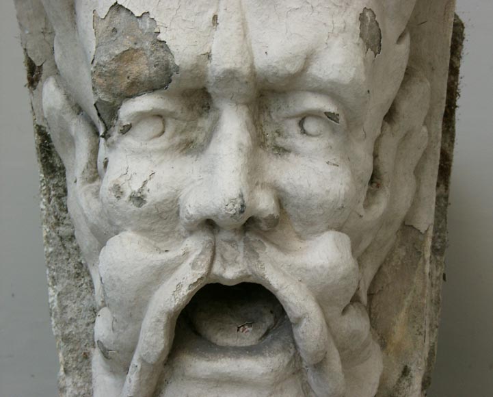 Clef de voûte à mascaron d'homme Clef de voûte à mascaron d'homme-1