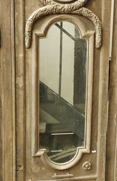 Porte monumentale à deux vantaux à décor fantastique. Porte monumentale à deux vantaux à décor fantastique.-4