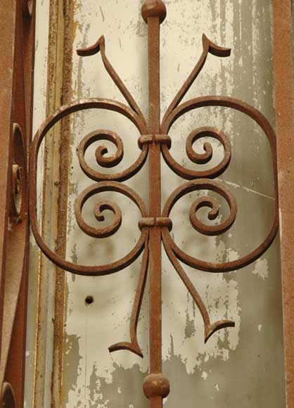 Portail ancien en fer forgé. Portail ancien en fer forgé.-13