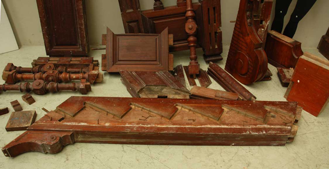 Escalier en acajou fin XIXe siècle. Escalier en acajou fin XIXe siècle.-12