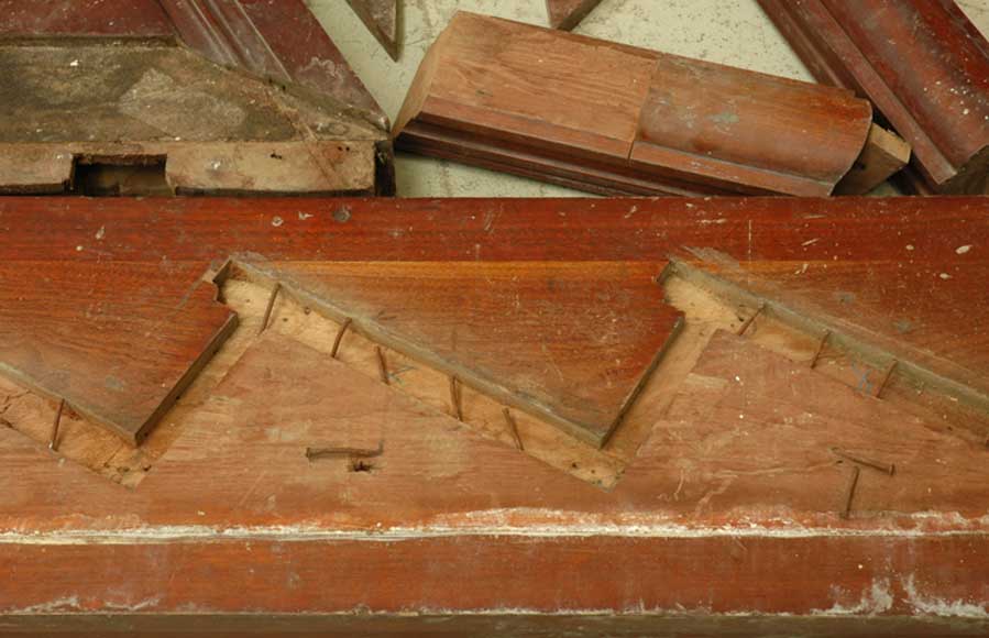 Escalier en acajou fin XIXe siècle. Escalier en acajou fin XIXe siècle.-15