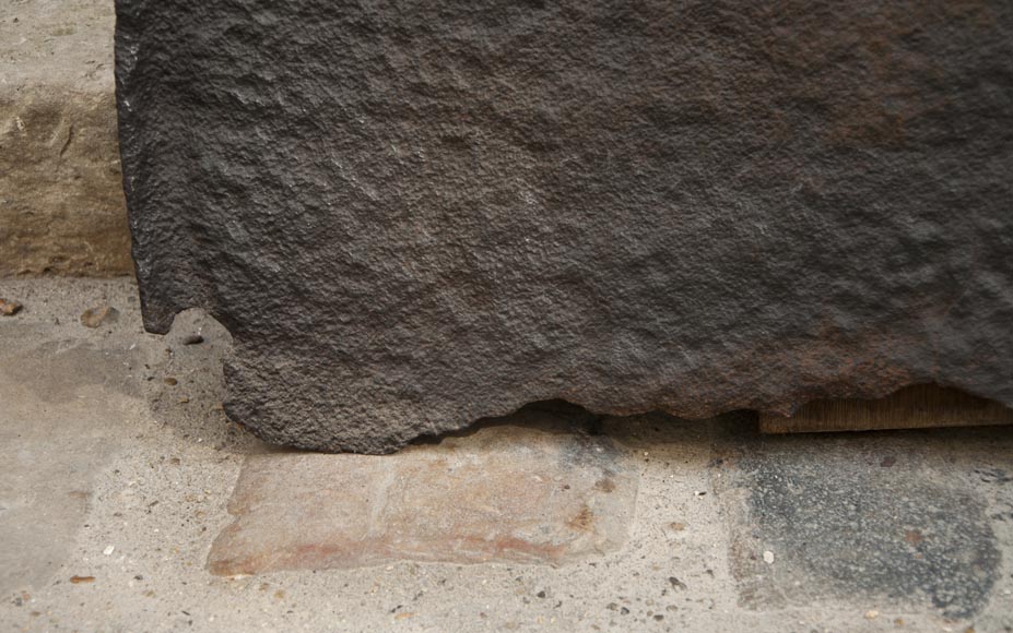 Belle plaque de cheminée cintrée ancienne du XVIè siècle Belle plaque de cheminée cintrée ancienne du XVIè siècle-4