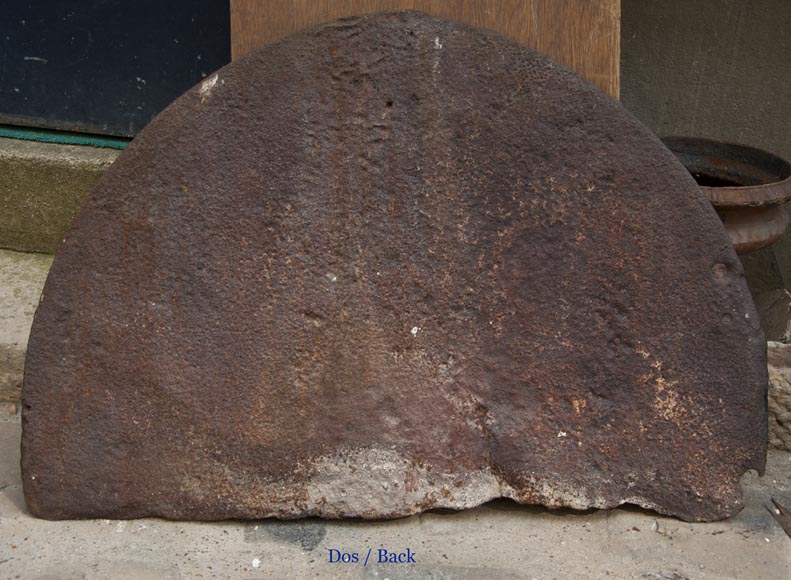 Belle plaque de cheminée cintrée ancienne du XVIè siècle Belle plaque de cheminée cintrée ancienne du XVIè siècle-5