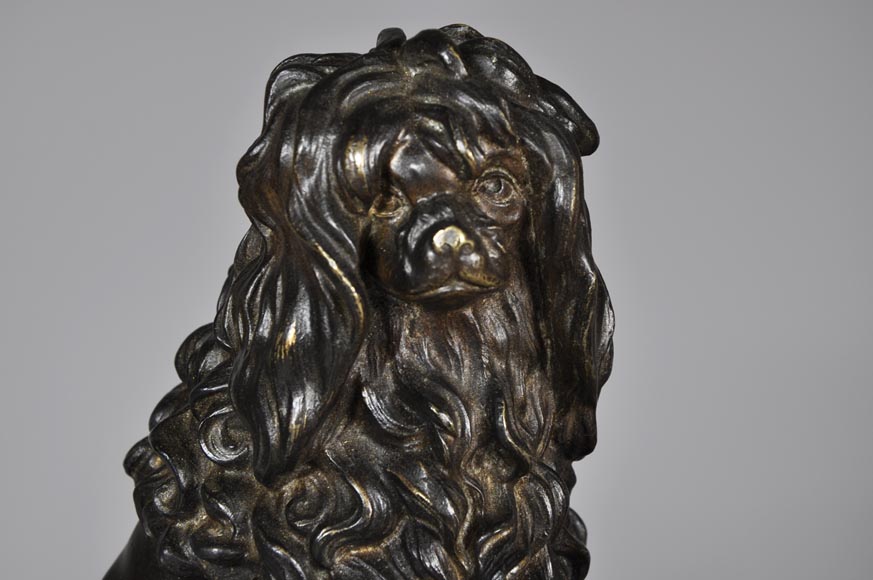 Paire de chenets en bronze doré et bronze à patine brune à décor de chien et chat Paire de chenets en bronze doré et bronze à patine brune à décor de chien et chat-2