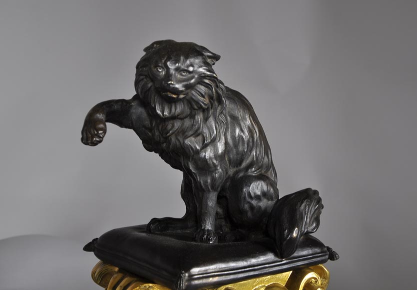 Paire de chenets en bronze doré et bronze à patine brune à décor de chien et chat Paire de chenets en bronze doré et bronze à patine brune à décor de chien et chat-3