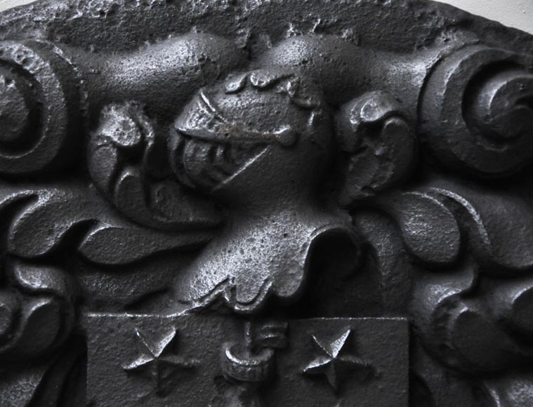 Belle plaque de cheminée cintrée aux Armes de la ville de Paris Belle plaque de cheminée cintrée aux Armes de la ville de Paris-1