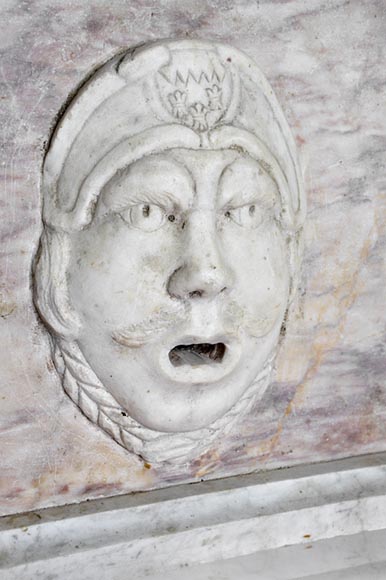 Fronton de fontaine en marbre de Carrare et Fleur de Pêcher Fronton de fontaine en marbre de Carrare et Fleur de Pêcher-1
