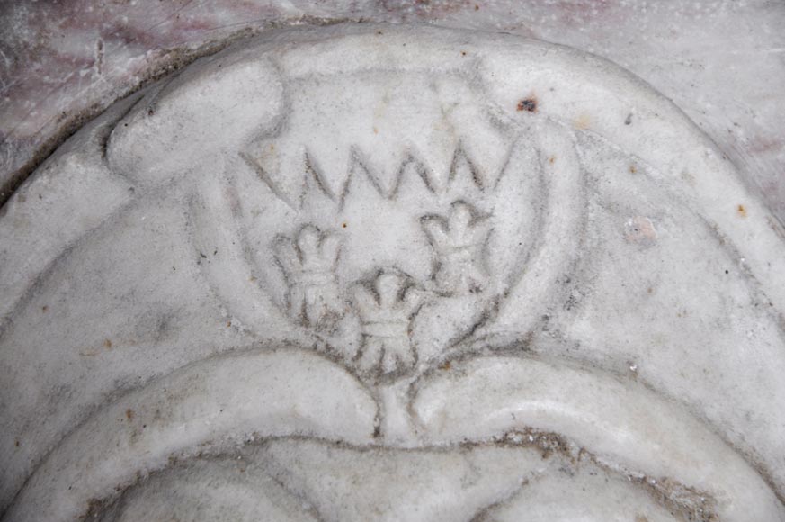 Fronton de fontaine en marbre de Carrare et Fleur de Pêcher Fronton de fontaine en marbre de Carrare et Fleur de Pêcher-2