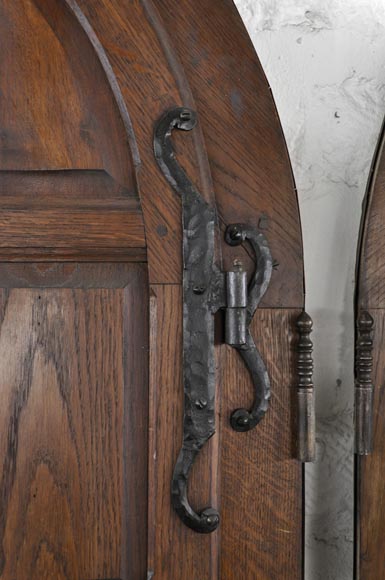 Importante paire de portes en chêne panneauté à volets Importante paire de portes en chêne panneauté à volets-8