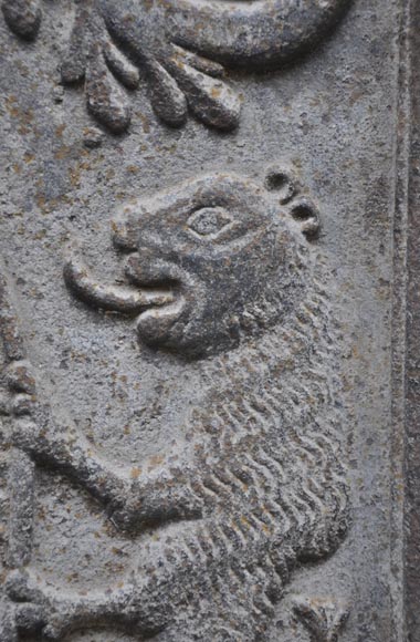 Belle plaque de cheminée ancienne du XVIIIè siècle aux Armes de France et de Navarre Belle plaque de cheminée ancienne du XVIIIè siècle aux Armes de France et de Navarre-4