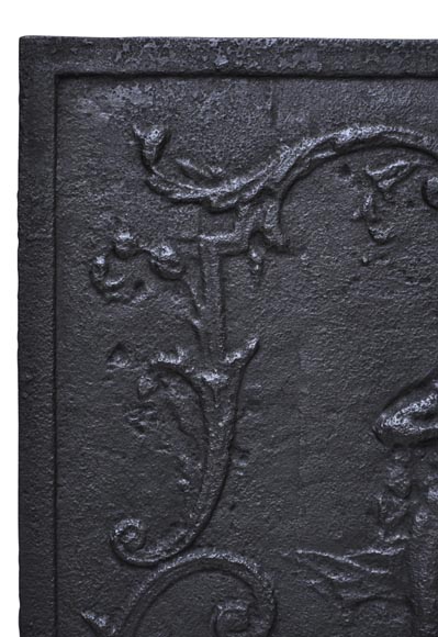 Plaque de cheminée du XIXè siècle avec figure masculine  Plaque de cheminée du XIXè siècle avec figure masculine