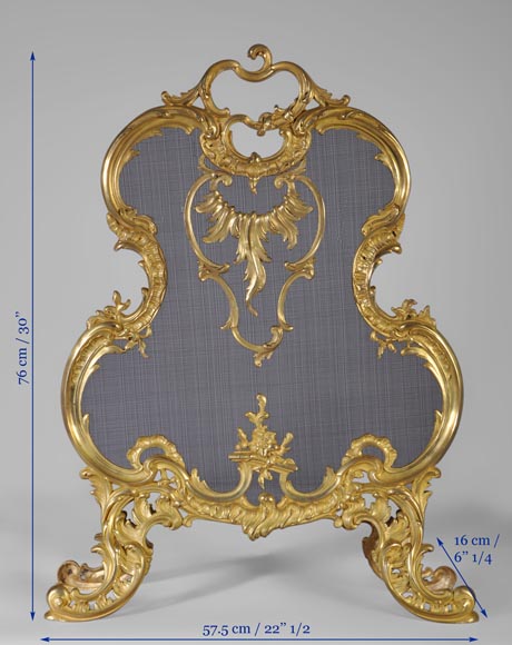 Pare étincelles ancien de style Louis XV en bronze doré, décor de feuillages et fleurs Pare étincelles ancien de style Louis XV en bronze doré, décor de feuillages et fleurs-7