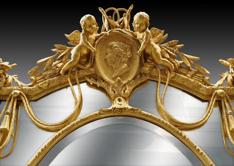 Superbe miroir à parecloses Napoléon III en bois et stuc doré à décor de putti et de profils de femmes en médaillons Superbe miroir à parecloses Napoléon III en bois et stuc doré à décor de putti et de profils de femmes en médaillons-8
