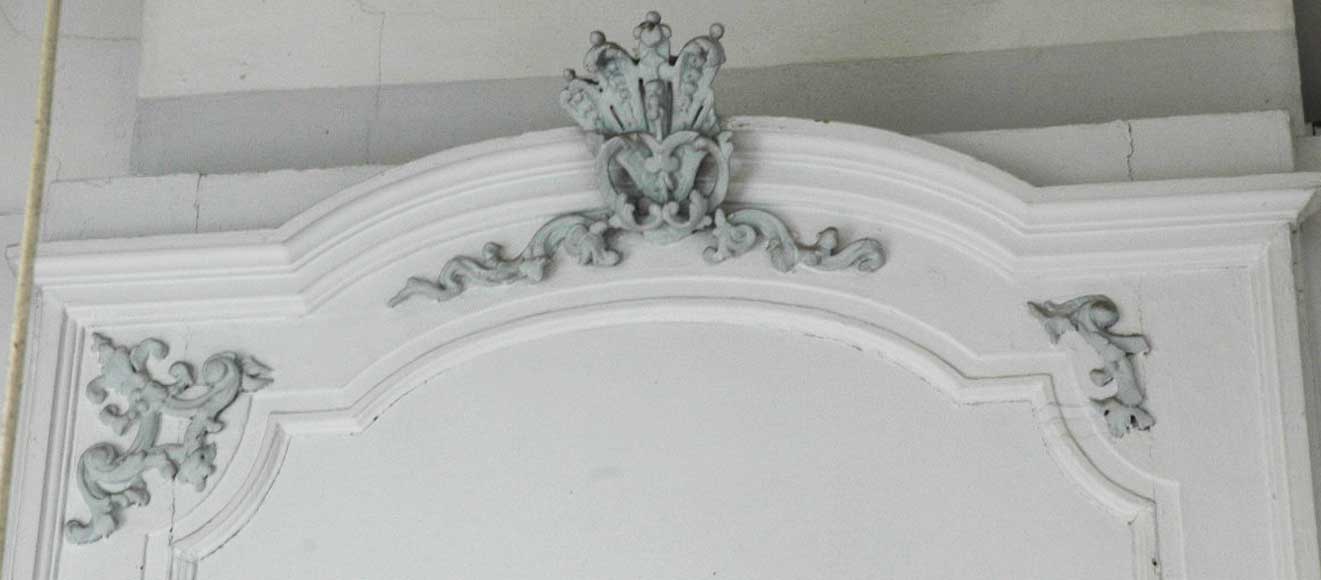 Pièce de boiserie du XVIIIème siècle et son parquet d'origine. Pièce de boiserie du XVIIIème siècle et son parquet d'origine.-11