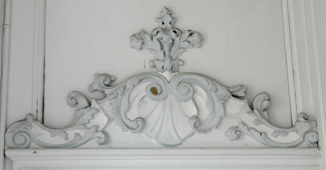 Pièce de boiserie du XVIIIème siècle et son parquet d'origine. Pièce de boiserie du XVIIIème siècle et son parquet d'origine.-12